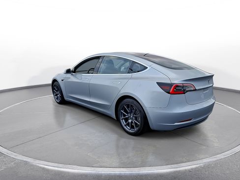 Used 2018 Tesla Model 3 Mid Range RWD image 6