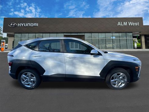 New 2026 Hyundai Kona SE image 4