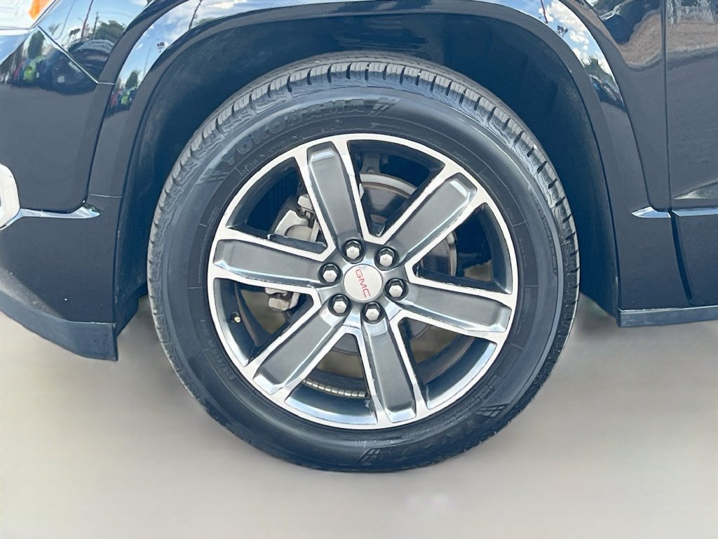Used 2019 GMC Acadia Denali w/ Technology Package FWD image 34