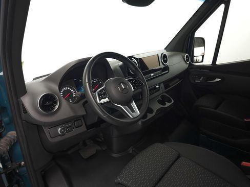Used 2024 Mercedes-Benz Sprinter 2500 image 8