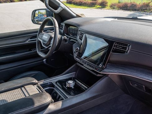 Used 2024 Jeep Wagoneer Series II w/ Flexible Seating Group RWD image 15