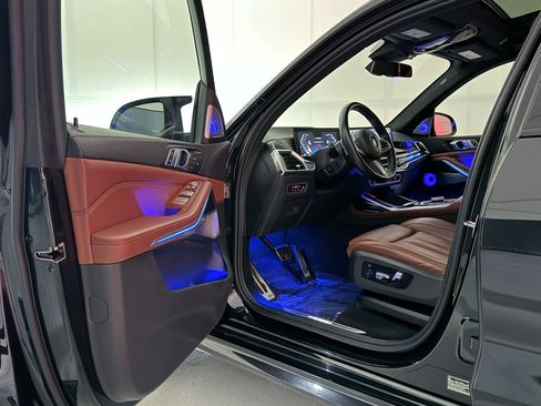 Used 2023 BMW X7 M60i w/ Climate Comfort Package image 16