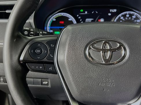 Used 2023 Toyota Venza Nightshade AWD/4WD image 19