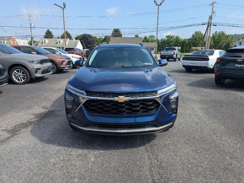 Used 2024 Chevrolet Trax LT w/ LT Convenience Package FWD image 2