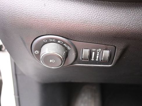 Used 2025 Jeep Compass Limited AWD/4WD image 16