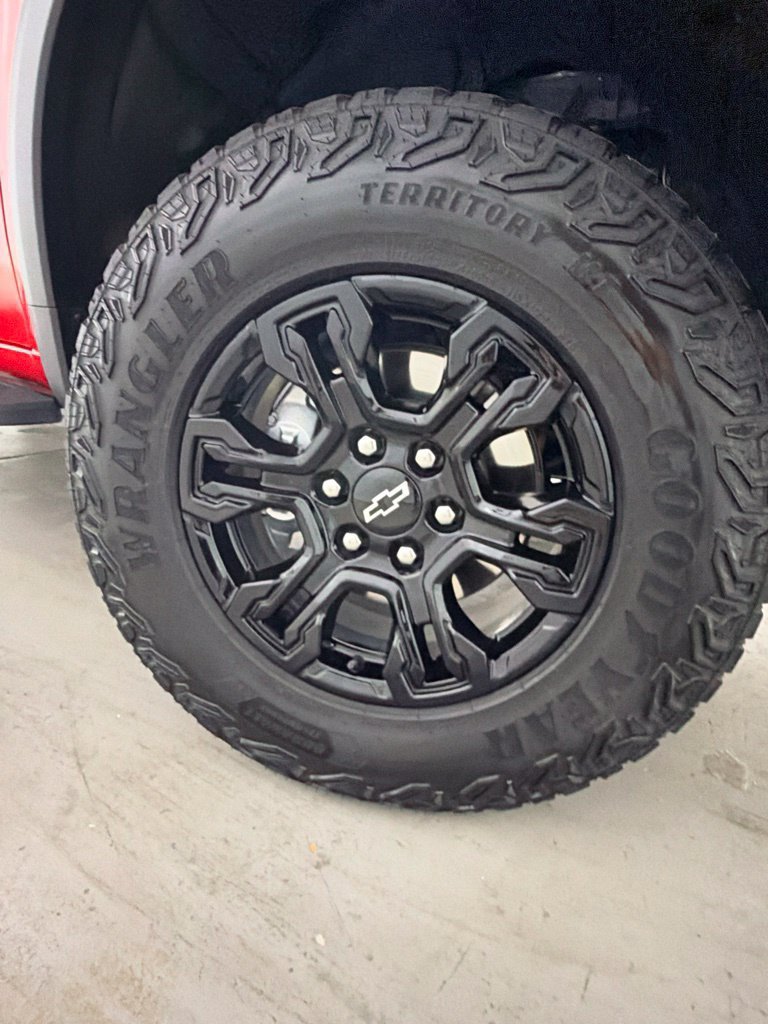 Used 2025 Chevrolet Silverado 1500 ZR2 w/ Technology Package AWD/4WD image 18