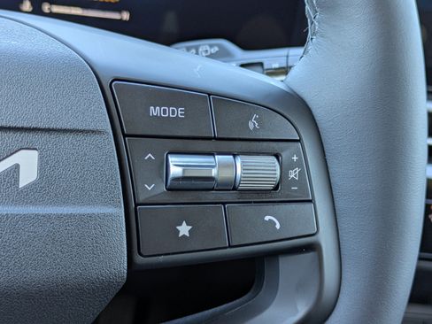 New 2026 Kia Sportage LX FWD image 31