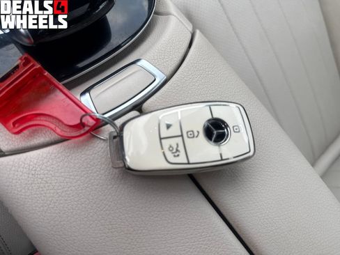 Used 2017 Mercedes-Benz E 300 4MATIC image 29