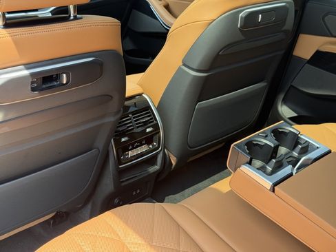 Used 2026 BMW X7 xDrive40i w/ M Sport Package image 23