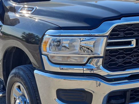 Used 2024 RAM 2500 Tradesman w/ Chrome Appearance Group AWD/4WD image 8