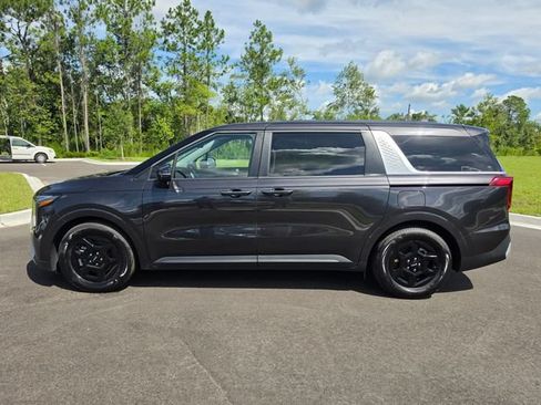 Used 2026 Kia Carnival FWD image 2