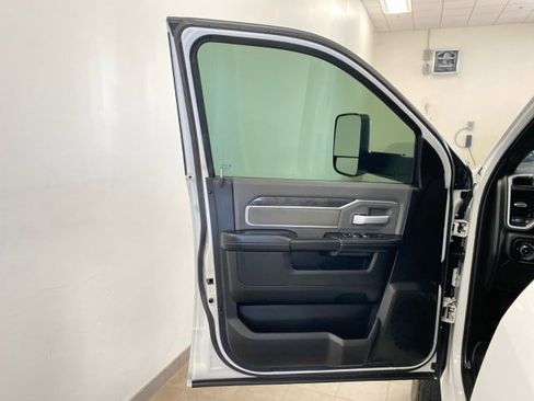 Used 2022 RAM 3500 Big Horn AWD/4WD image 16