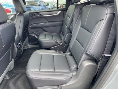 Used 2026 GMC Acadia Elevation w/ Elevation Premium Package AWD/4WD image 28