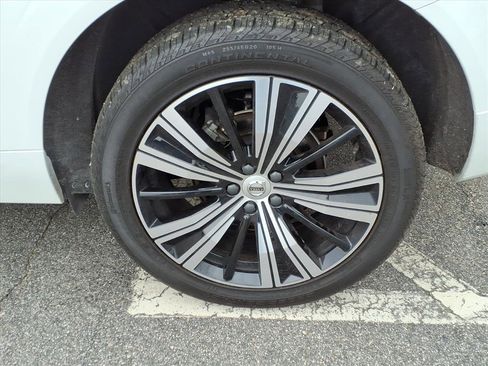 Certified 2023 Volvo XC60 B5 Plus image 11