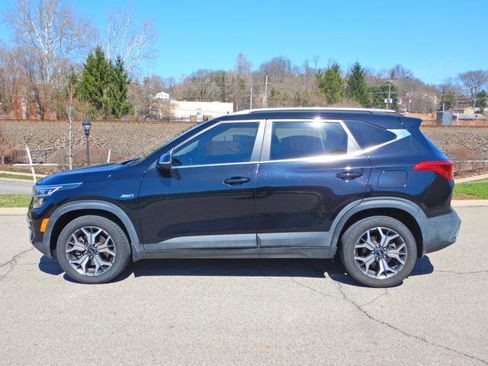 Used 2021 Kia Seltos EX image 9