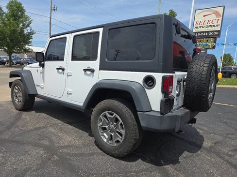 Used 2015 Jeep Wrangler Unlimited Rubicon w/ Connectivity Group AWD/4WD image 8