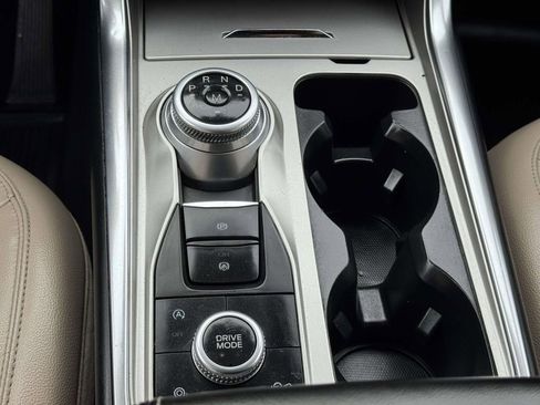 Used 2020 Ford Explorer XLT w/ Equipment Group 202A image 6