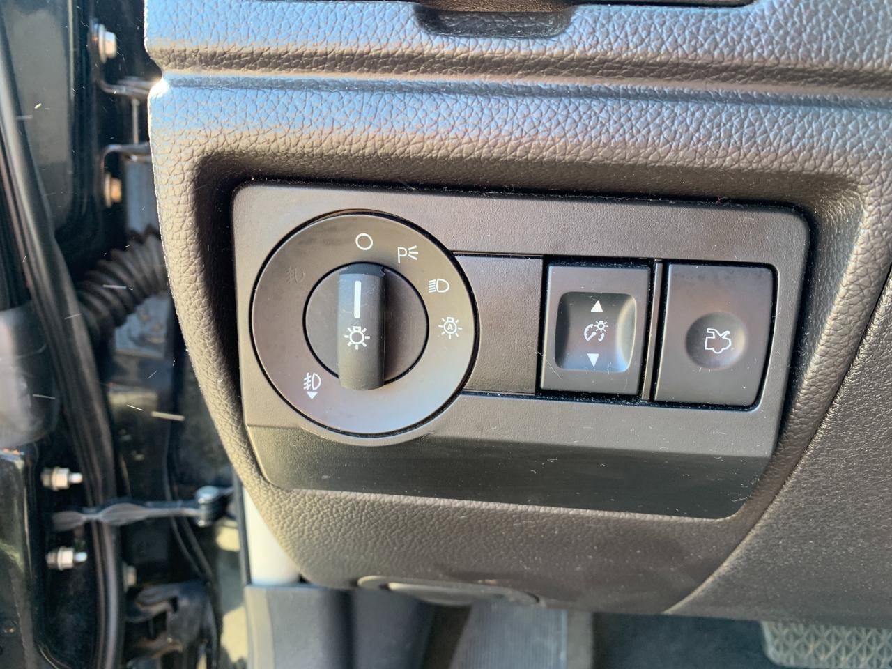 Used 2011 Ford Fusion SE w/ 202A Rapid Spec Order Code FWD image 11