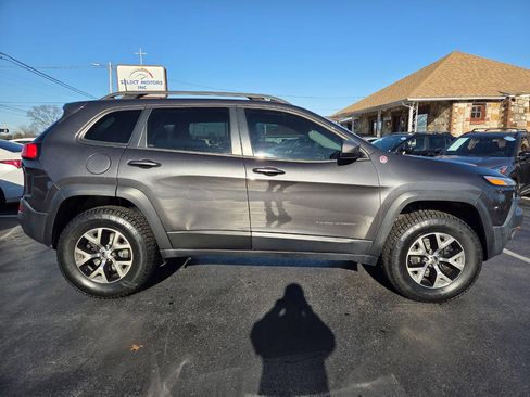 Used 2016 Jeep Cherokee Trailhawk w/ Cold Weather Group image 6