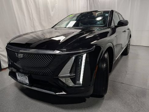 Certified 2024 Cadillac Lyriq Luxury AWD/4WD image 6