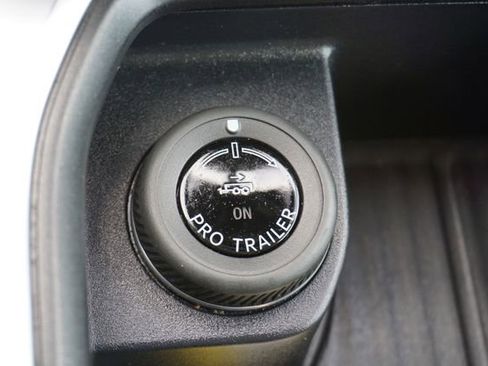 Used 2025 Ford Expedition Active image 11