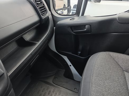 Used 2025 RAM ProMaster 2500 w/ U-Haul Equipment Group FWD image 23