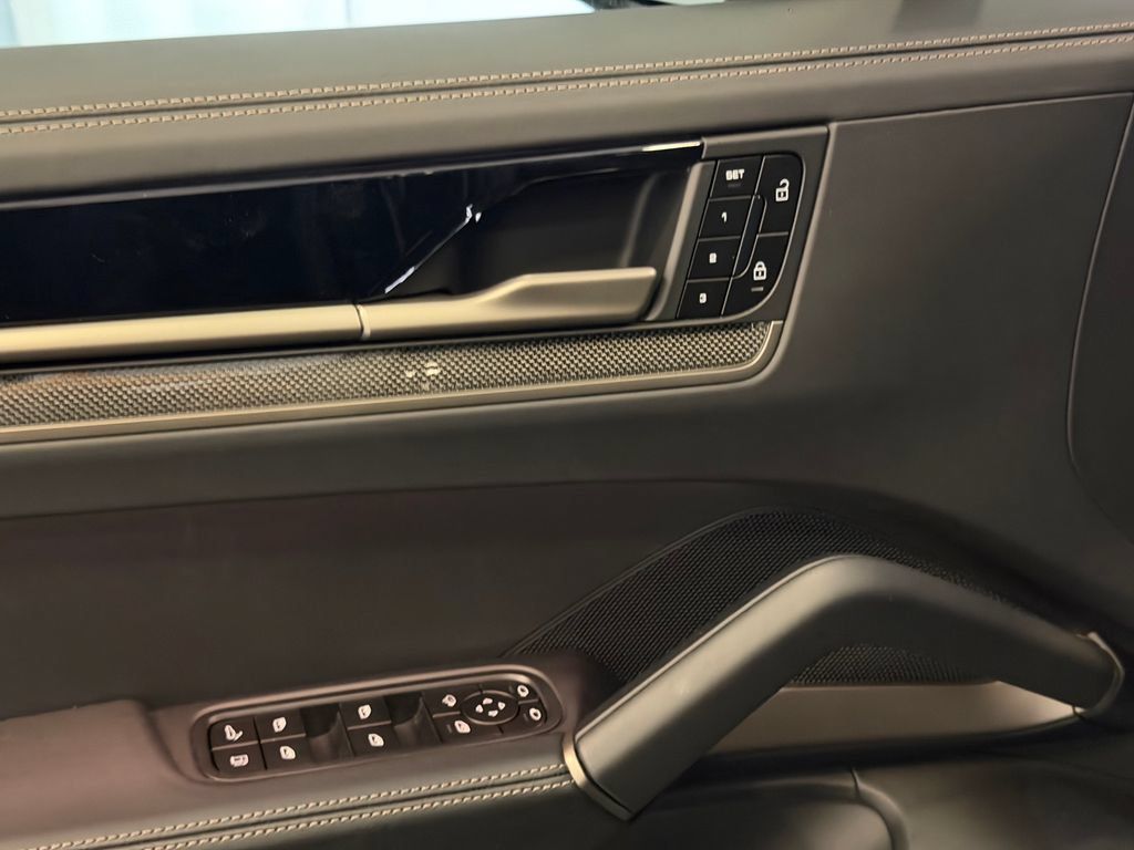 Certified 2025 Porsche Cayenne Turbo AWD/4WD image 14
