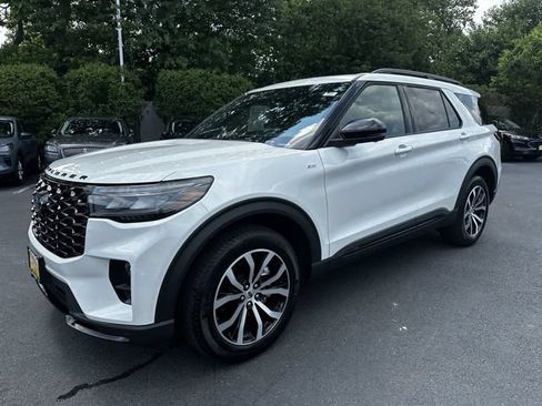 Certified 2025 Ford Explorer ST-Line AWD/4WD image 9