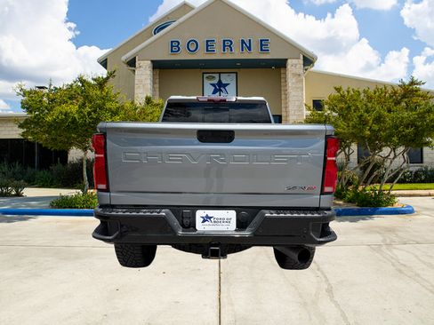 Used 2024 Chevrolet Silverado 2500 ZR2 w/ Technology Package AWD/4WD image 4