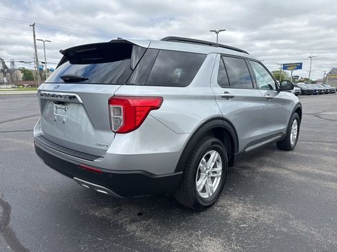 Used 2023 Ford Explorer XLT w/ Equipment Group 202A AWD/4WD image 7