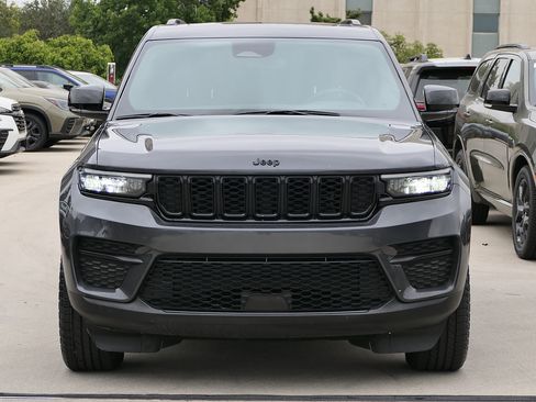 Used 2022 Jeep Grand Cherokee Altitude AWD/4WD image 7
