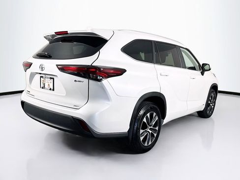 Used 2025 Toyota Highlander XLE AWD/4WD image 10