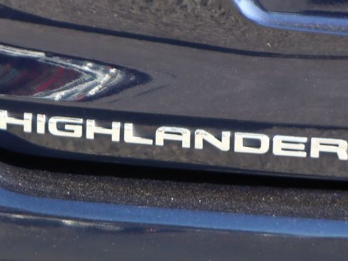 Used 2022 Toyota Highlander XLE FWD image 49