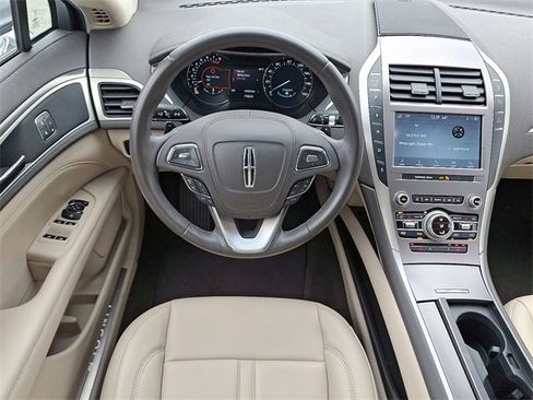 Used 2020 Lincoln MKZ image 11