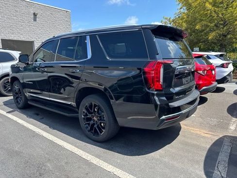 Used 2023 GMC Yukon SLT w/ SLT Luxury Package RWD image 3