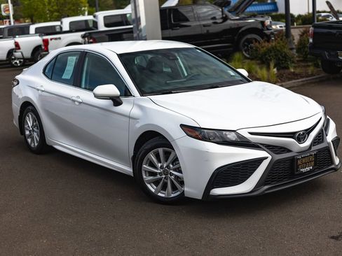 Used 2024 Toyota Camry SE FWD image 2