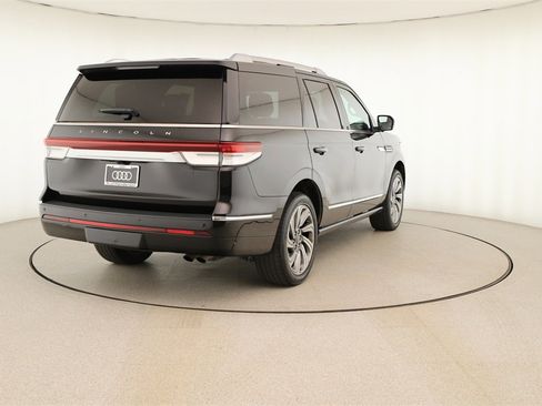 Used 2024 Lincoln Navigator Reserve image 6