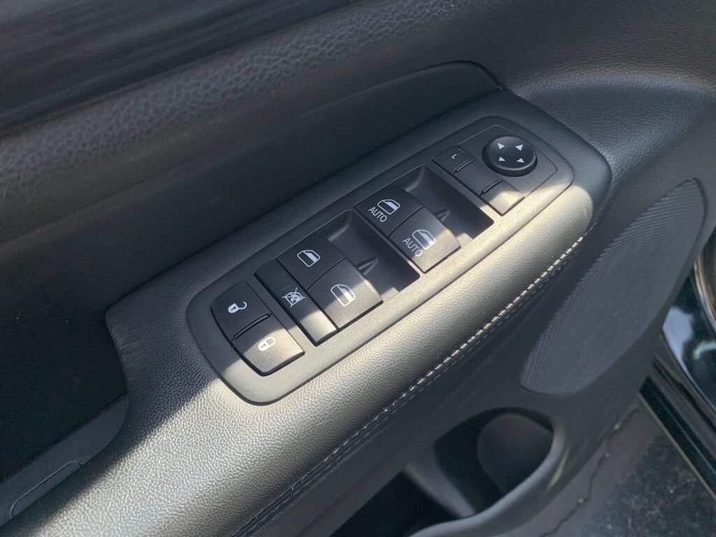 Used 2020 Jeep Grand Cherokee Altitude AWD/4WD image 11
