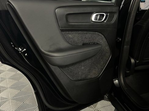 Used 2025 Volvo XC40 B5 Plus image 25