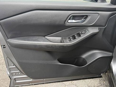Used 2024 Nissan Rogue SV AWD/4WD image 6