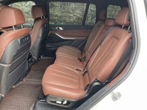 Used 2022 BMW X7 xDrive40i w/ M Sport Package AWD/4WD image 29