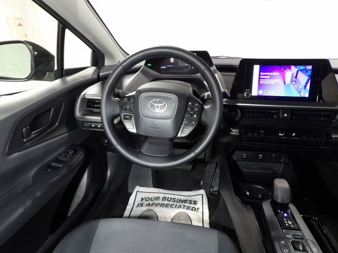 Used 2025 Toyota Prius LE FWD image 12
