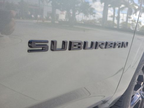 Used 2023 Chevrolet Suburban High Country image 10