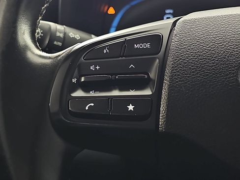 Used 2024 Hyundai Venue Limited FWD image 16