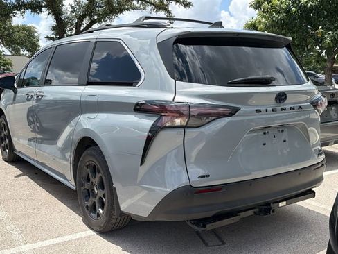 Used 2023 Toyota Sienna XLE Woodland Edition AWD/4WD image 6