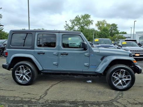 Used 2024 Jeep Wrangler Unlimited AWD/4WD image 4