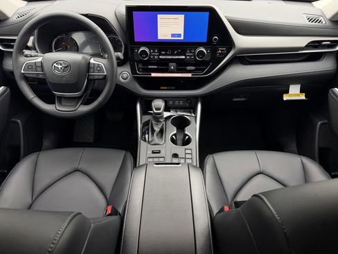 New 2026 Toyota Highlander XLE AWD/4WD image 11