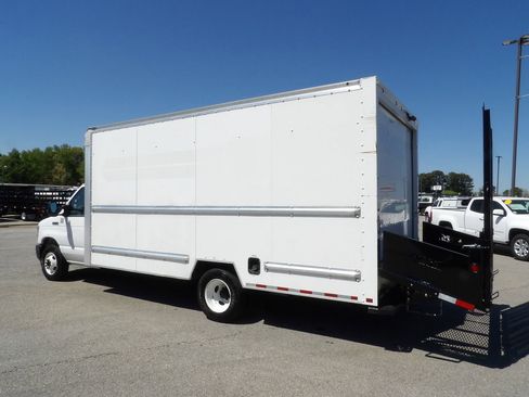 Used 2021 Ford E-350 and Econoline 350 Super Duty image 4