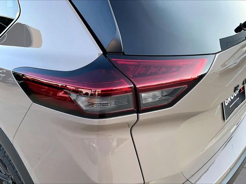 Certified 2025 Nissan Rogue SV AWD/4WD image 26