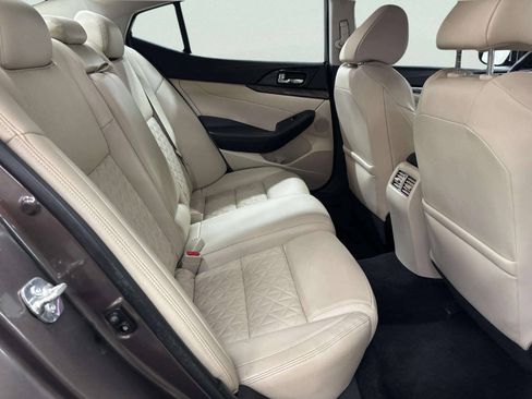 Used 2016 Nissan Maxima Platinum FWD image 19